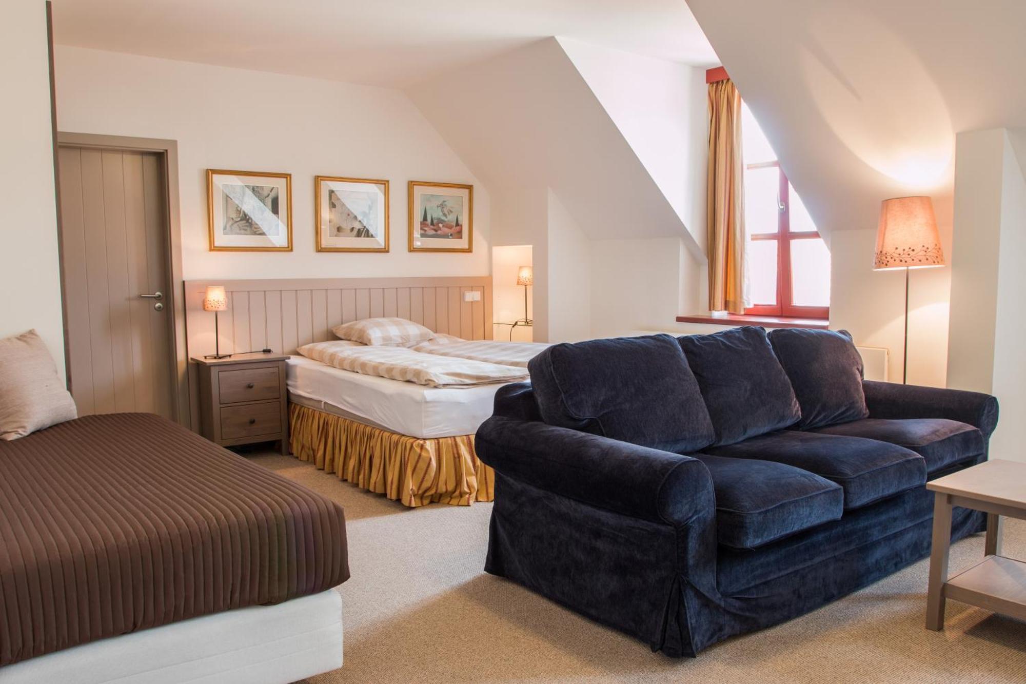 Dvur Hoffmeister 3* Velké Číčovice