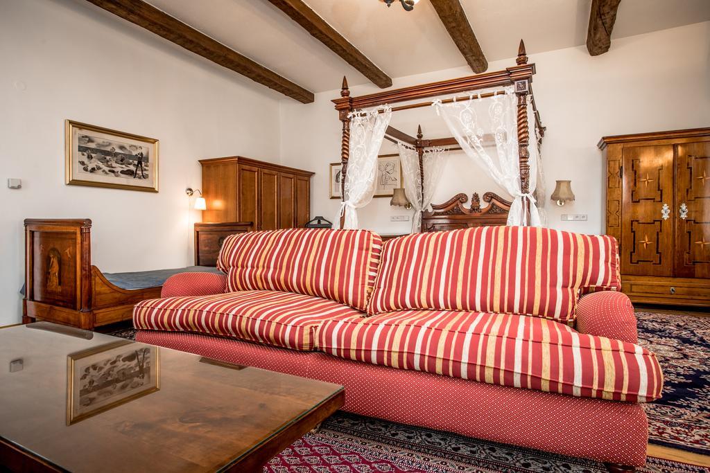 Dvur Hoffmeister Hotel Velké Číčovice